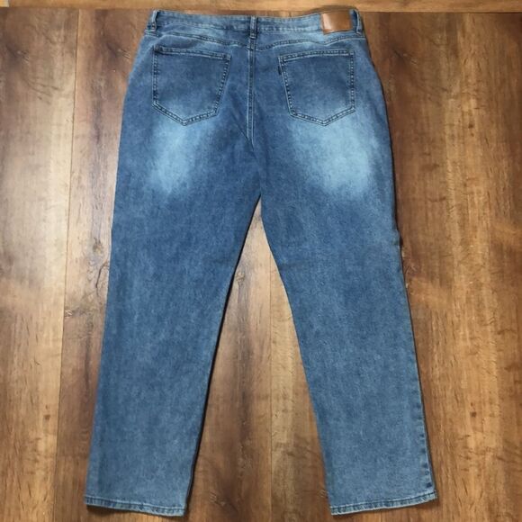 &EVERYTHING DENIM Men’s 40x32 Relaxed Blue Denim Jeans with Faded Details - Picture 2 of 5